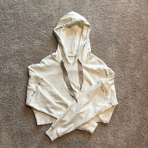 P’tula Mandi Cropped Hoodie